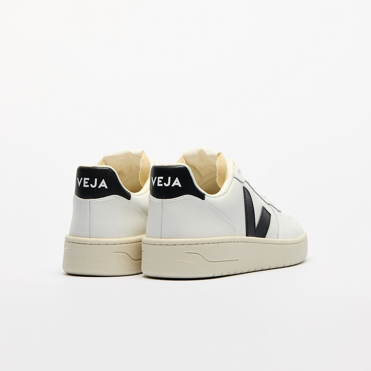 VEJA V-10 Leather White Black - Image 3
