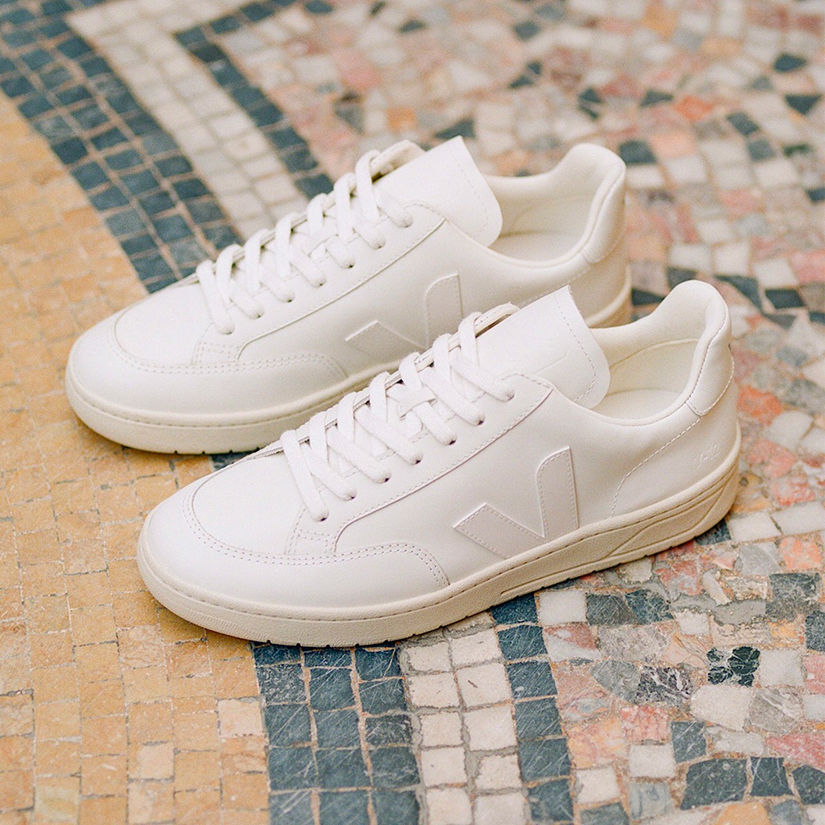 VEJA V-12 Leather White - Image 4