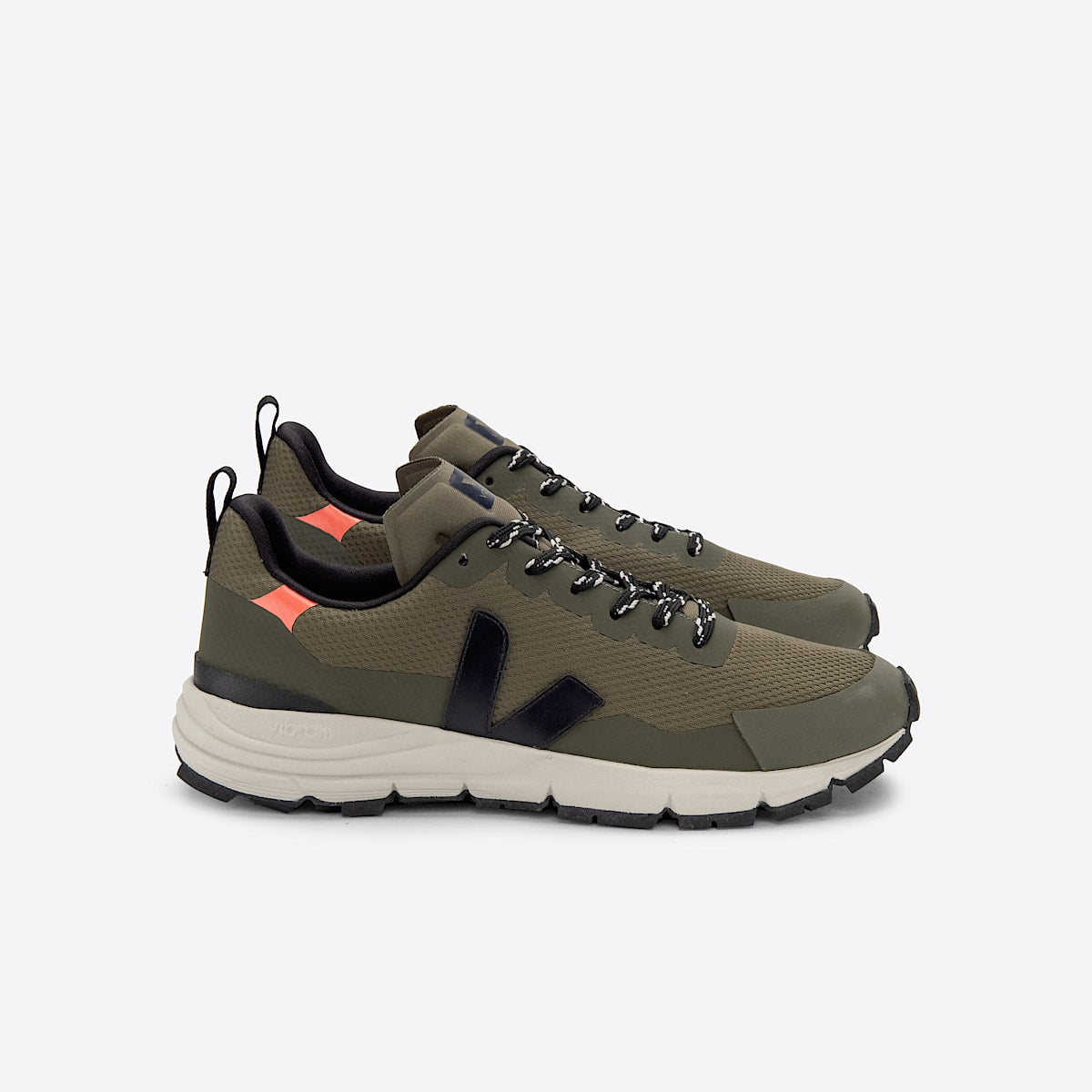 VEJA Dekkan Alveomesh Kaki Black