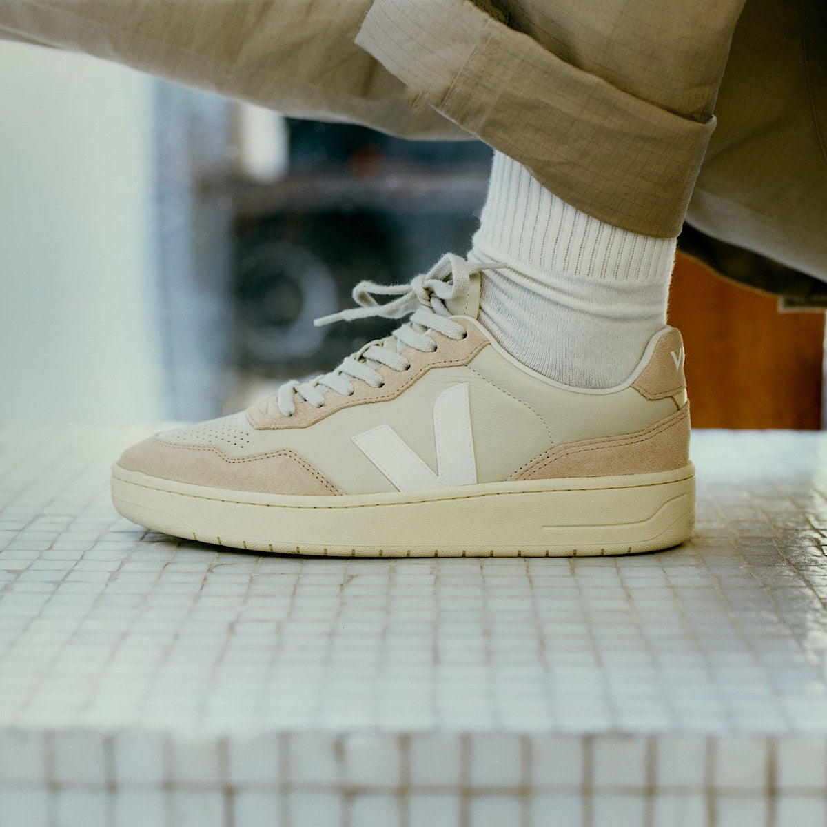 VEJA V-90 Leather Pierre White - Image 4