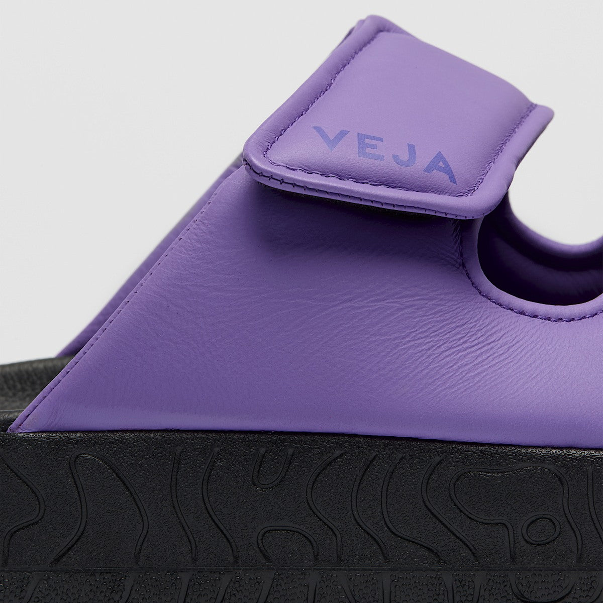 VEJA Etna Bold Leather Joker - Image 3