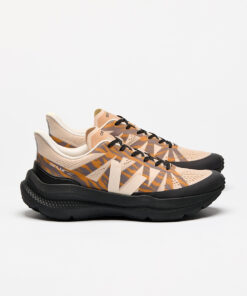 VEJA Condor 3 Advanced x César Villalba Areia Cashew Ouro