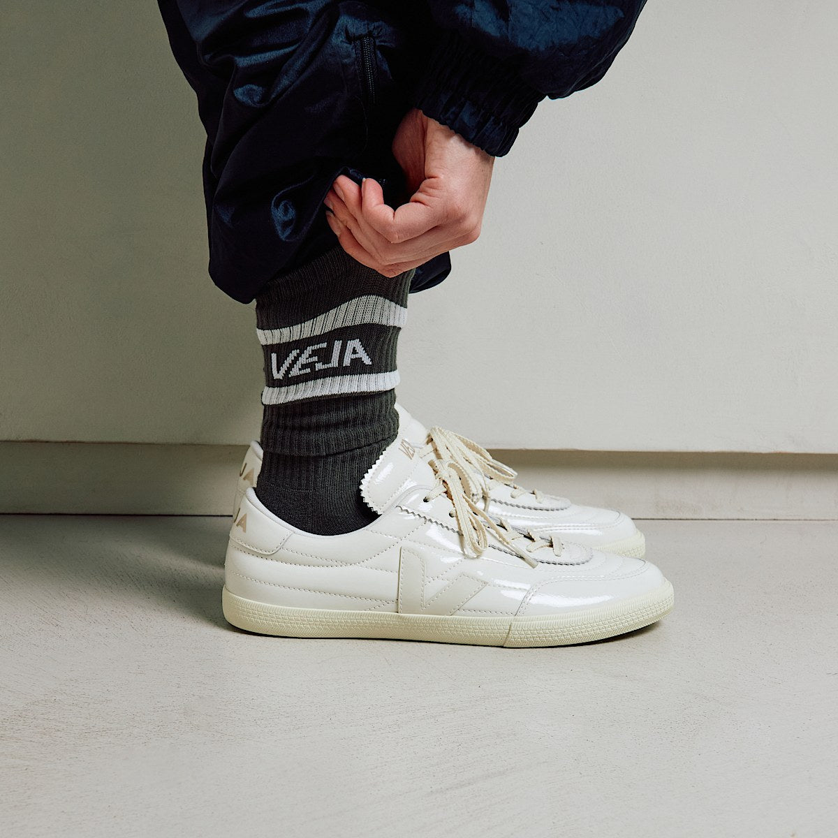 VEJA Panenka Patent Leather Off White Natural - Image 4
