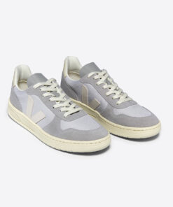 Alternative view of VEJA V-10 Alveomesh Light Grey Pierre