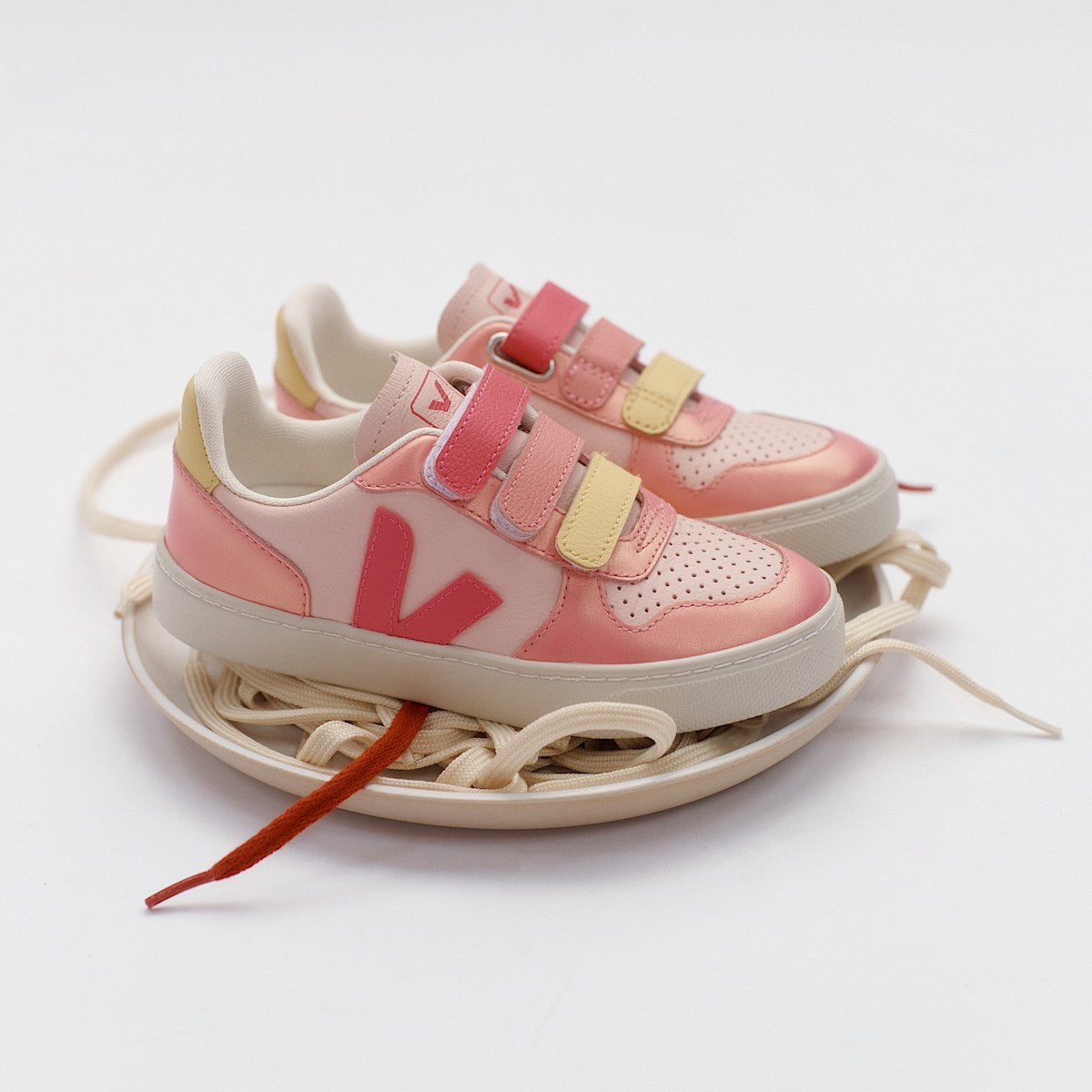 VEJA V-10 Leather Petale Mia Glimmer - Image 4