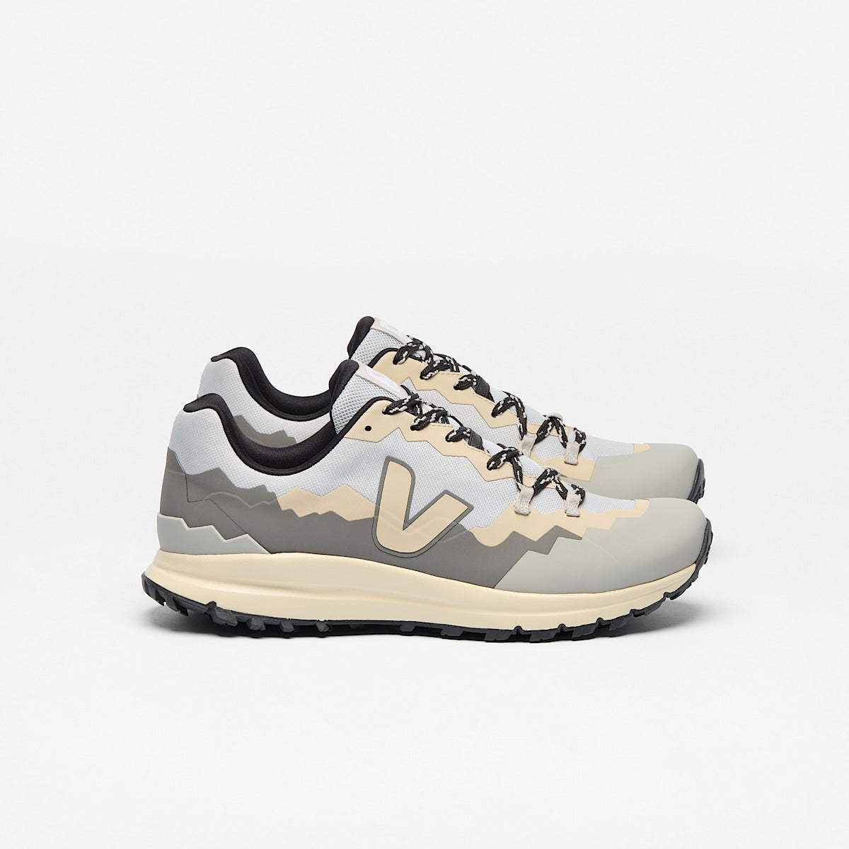 VEJA Fitz Roy Trek-Shell Shark Almond