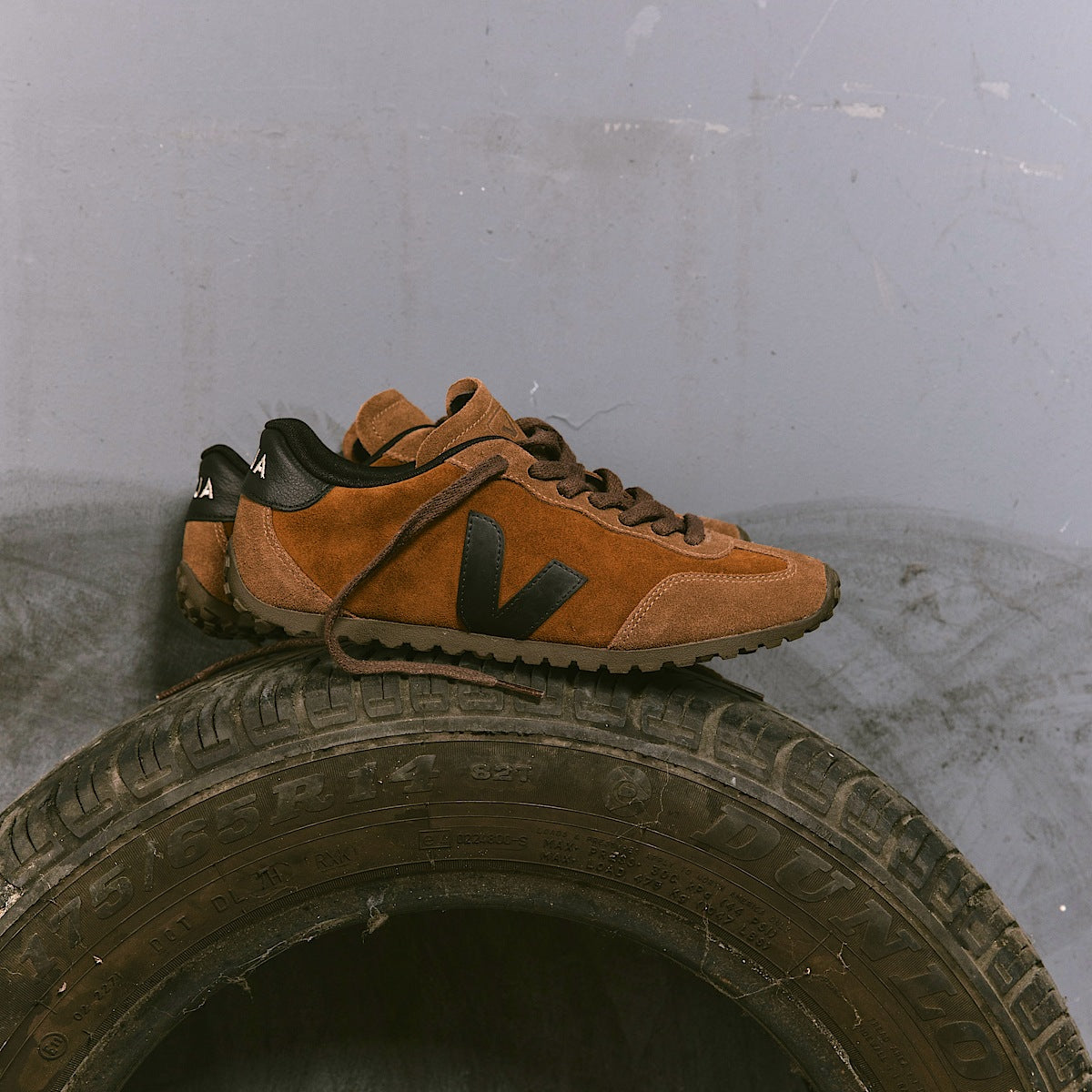 VEJA Gt Suede Cognac Black - Image 4