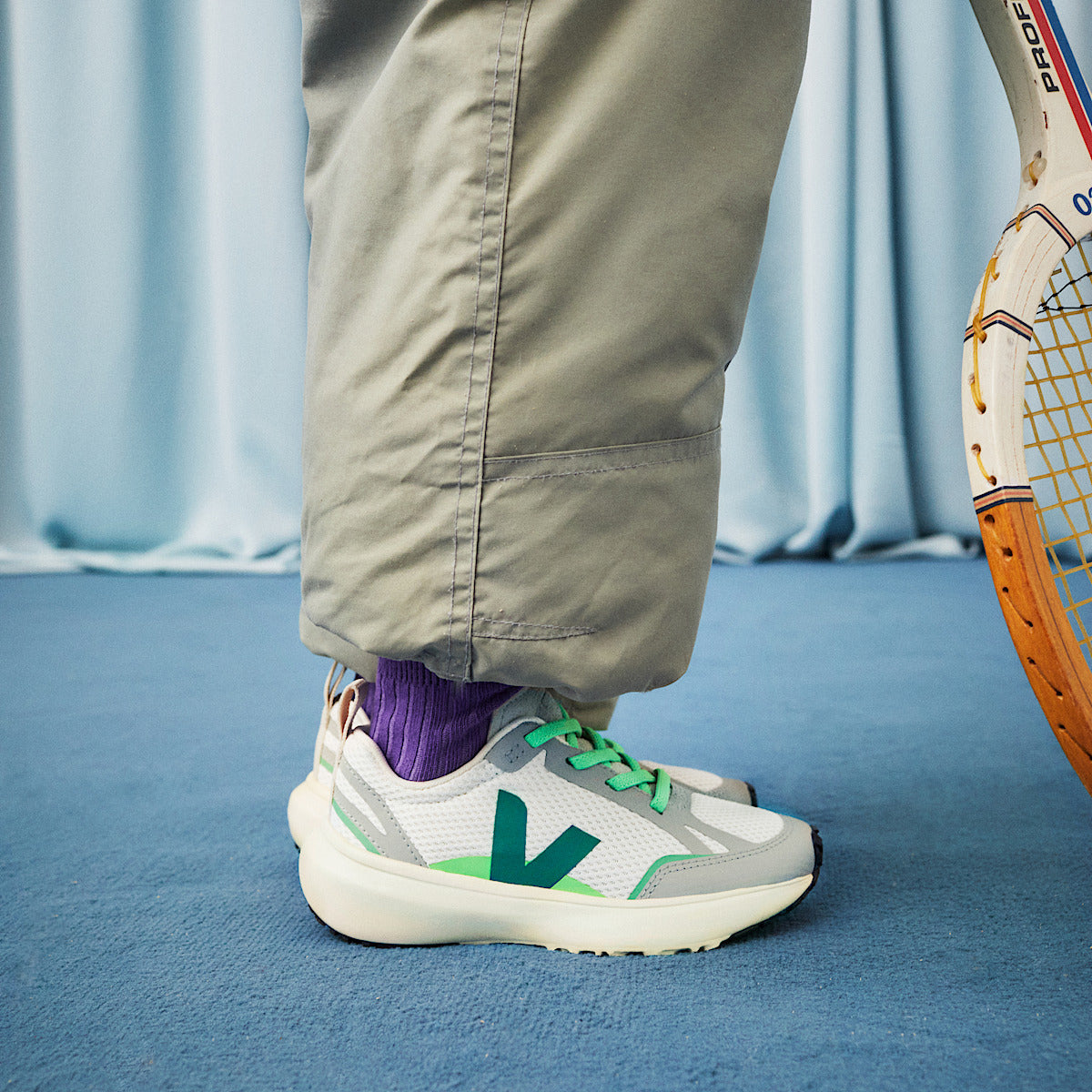 VEJA Canary Elastic Laces Alveomesh Gravel Brittany - Image 4