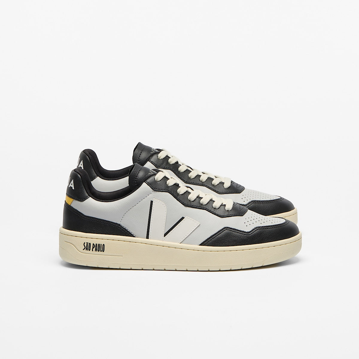 VEJA V-90 Leather São Paulo Light Grey White