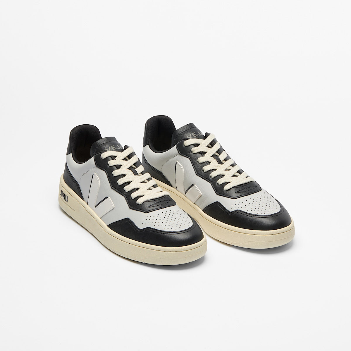 VEJA V-90 Leather São Paulo Light Grey White - Image 3