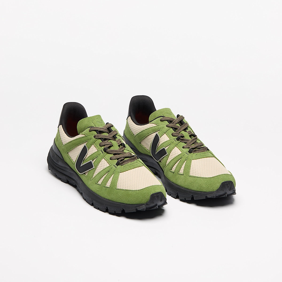 VEJA Salar Alveomesh Areia Black Kiwi - Image 3