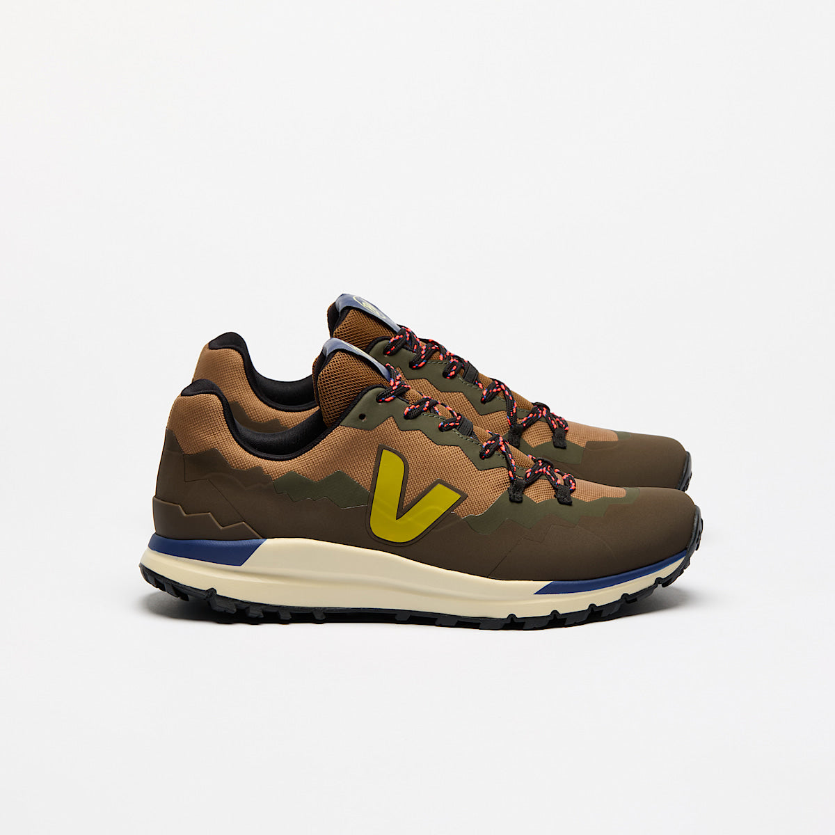 VEJA Fitz Roy Trek-Shell x Buff® Terra Liquor