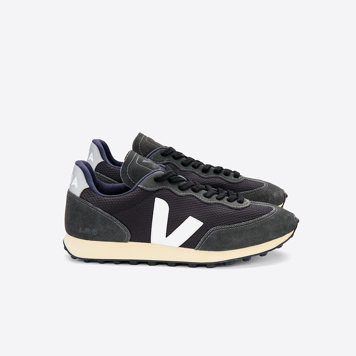 VEJA Rio Branco Alveomesh Black White Oxford Grey