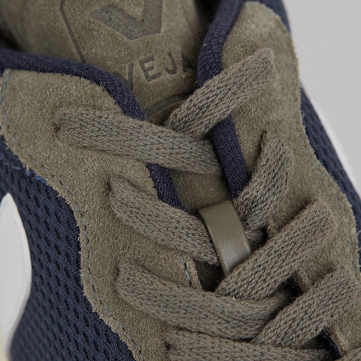VEJA Laces Organic Cotton Kaki - Image 3