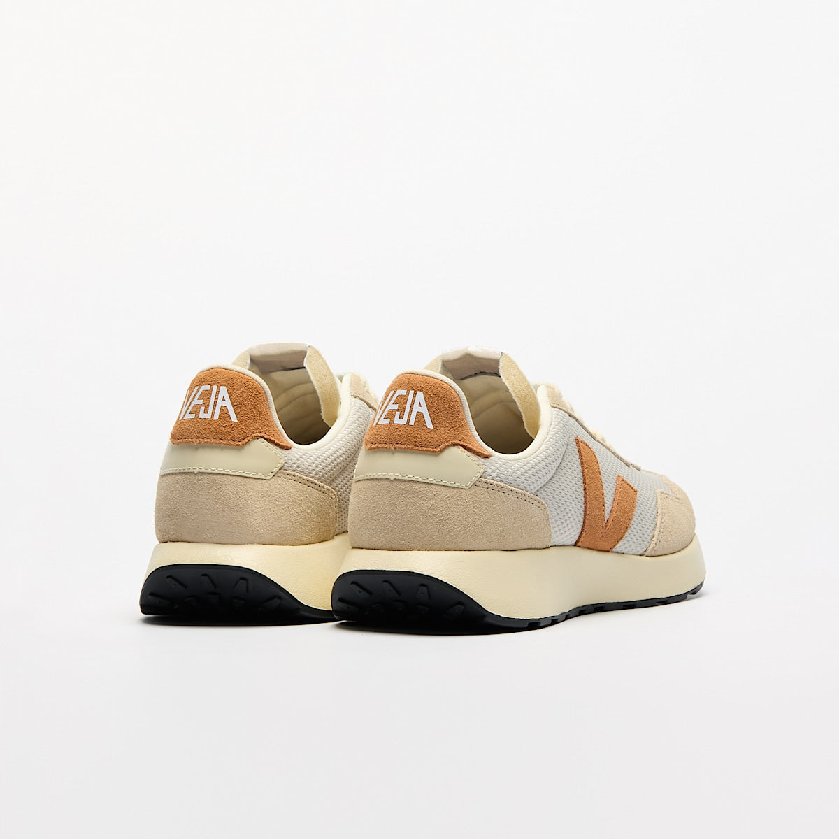 VEJA Paulistana Alveomesh Natural Umber - Image 3