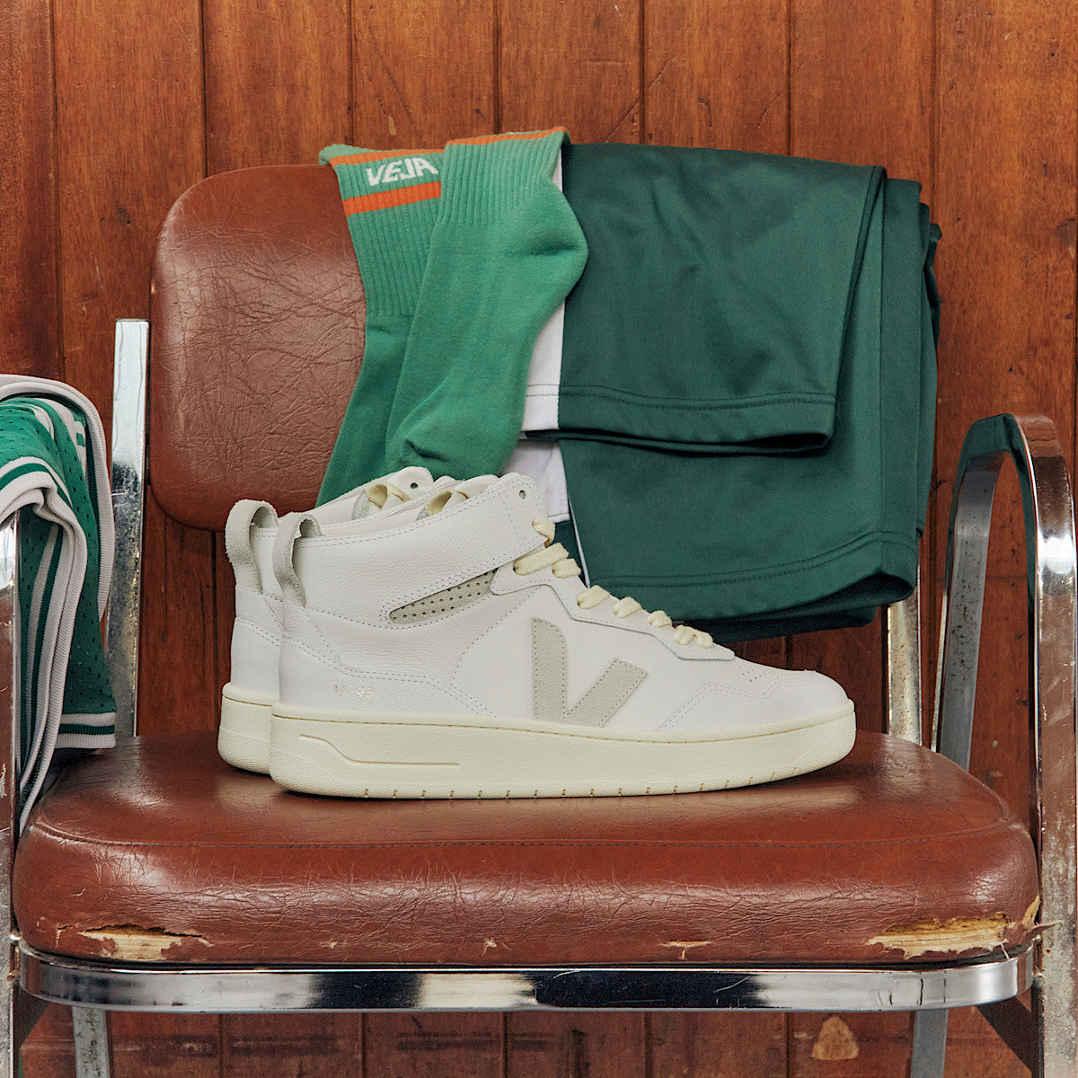 VEJA V-95 Leather White Natural - Image 4