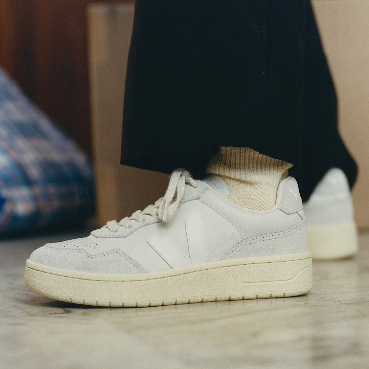 VEJA V-90 Leather Gravel White - Image 4