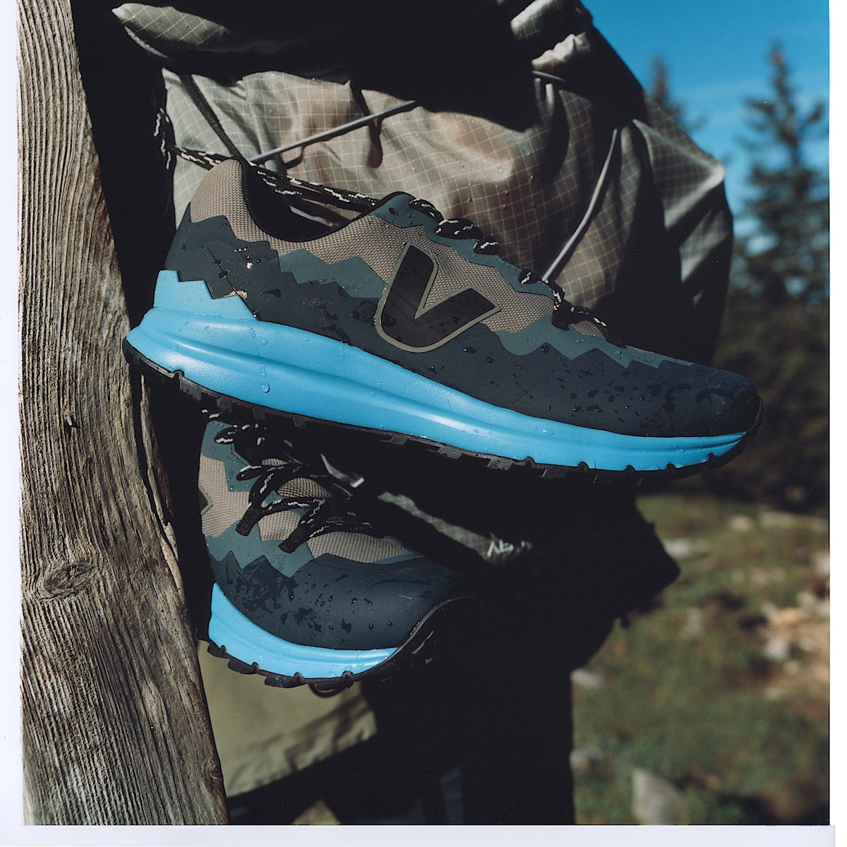 VEJA Fitz Roy Trek-Shell Basalte Black Celeste - Image 4