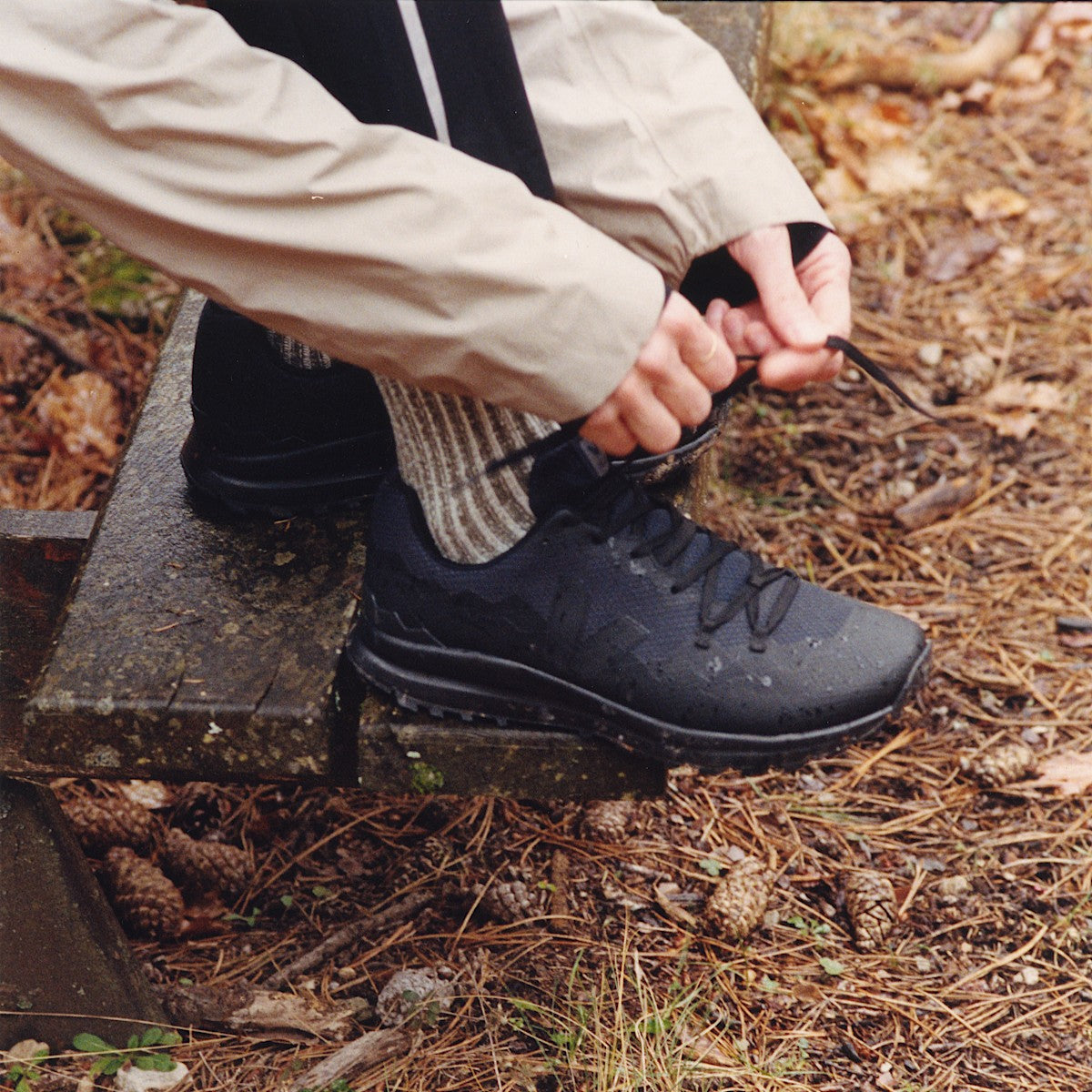 VEJA Fitz Roy Trek-Shell Full Black - Image 4
