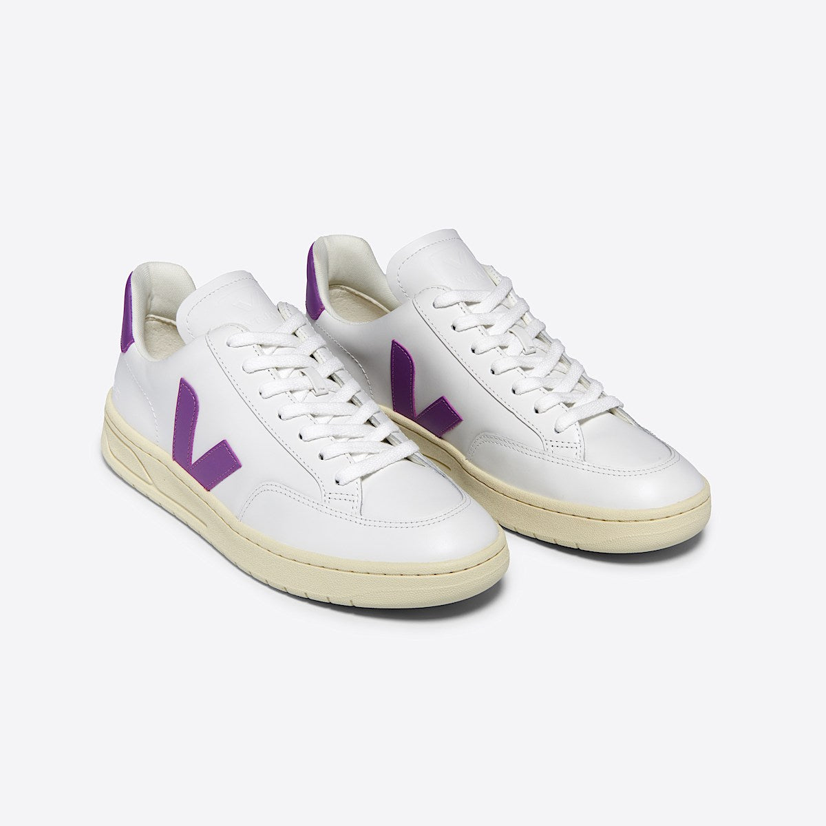 VEJA V-12 Leather White Cosmos - Image 2