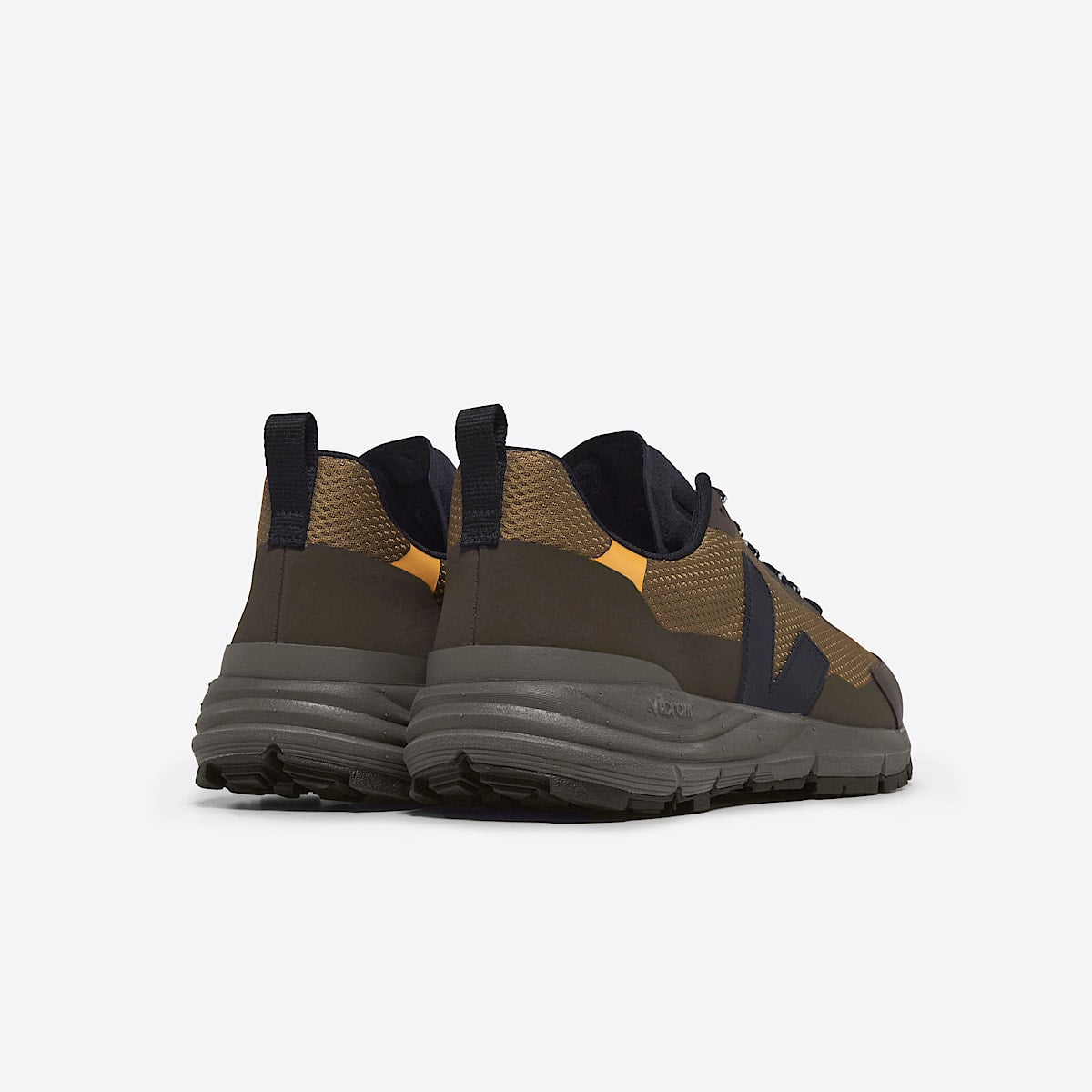 VEJA Dekkan Alveomesh Tent Black Ouro - Image 3