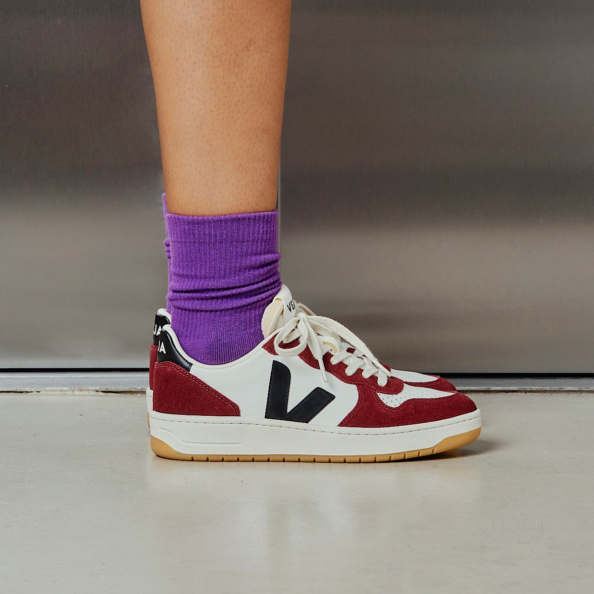 VEJA V-10 Leather White Black Amarante - Image 2