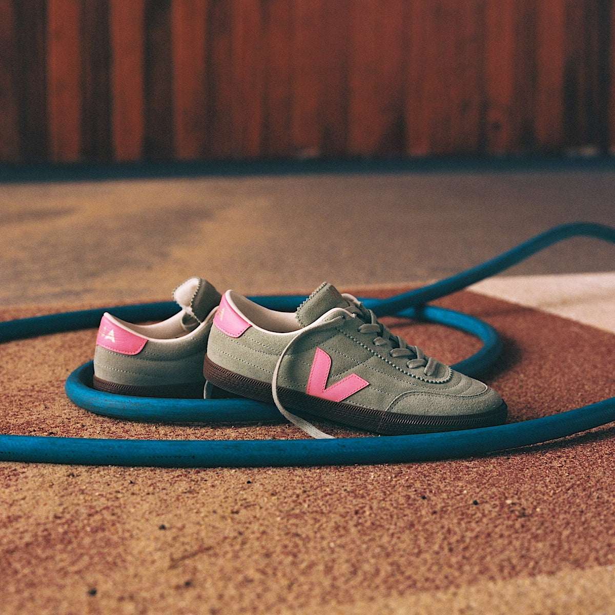 VEJA Panenka Suede Clay Malibu Bark - Image 4