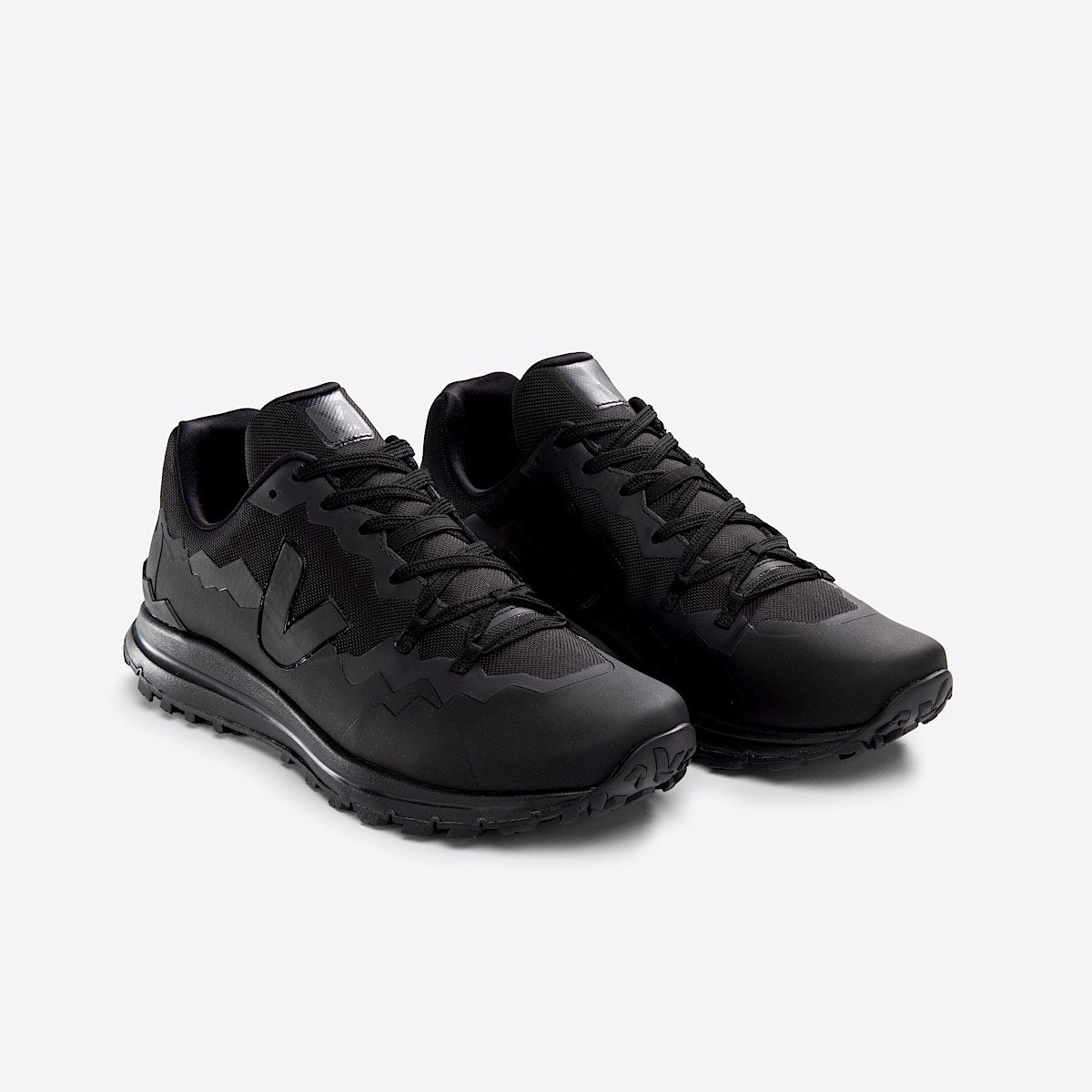 VEJA Fitz Roy Trek-Shell Full Black - Image 2