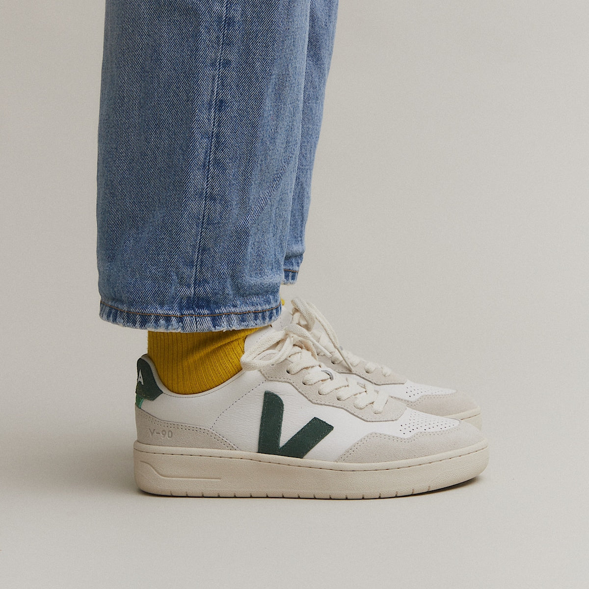 VEJA V-90 Leather White Cyprus - Image 4