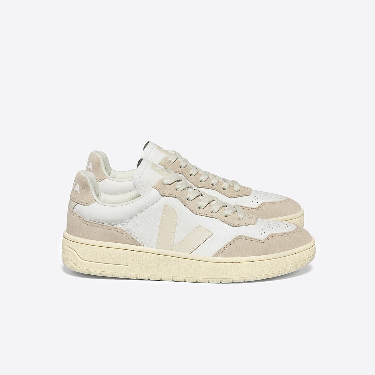 VEJA V-90 Leather White Pierre