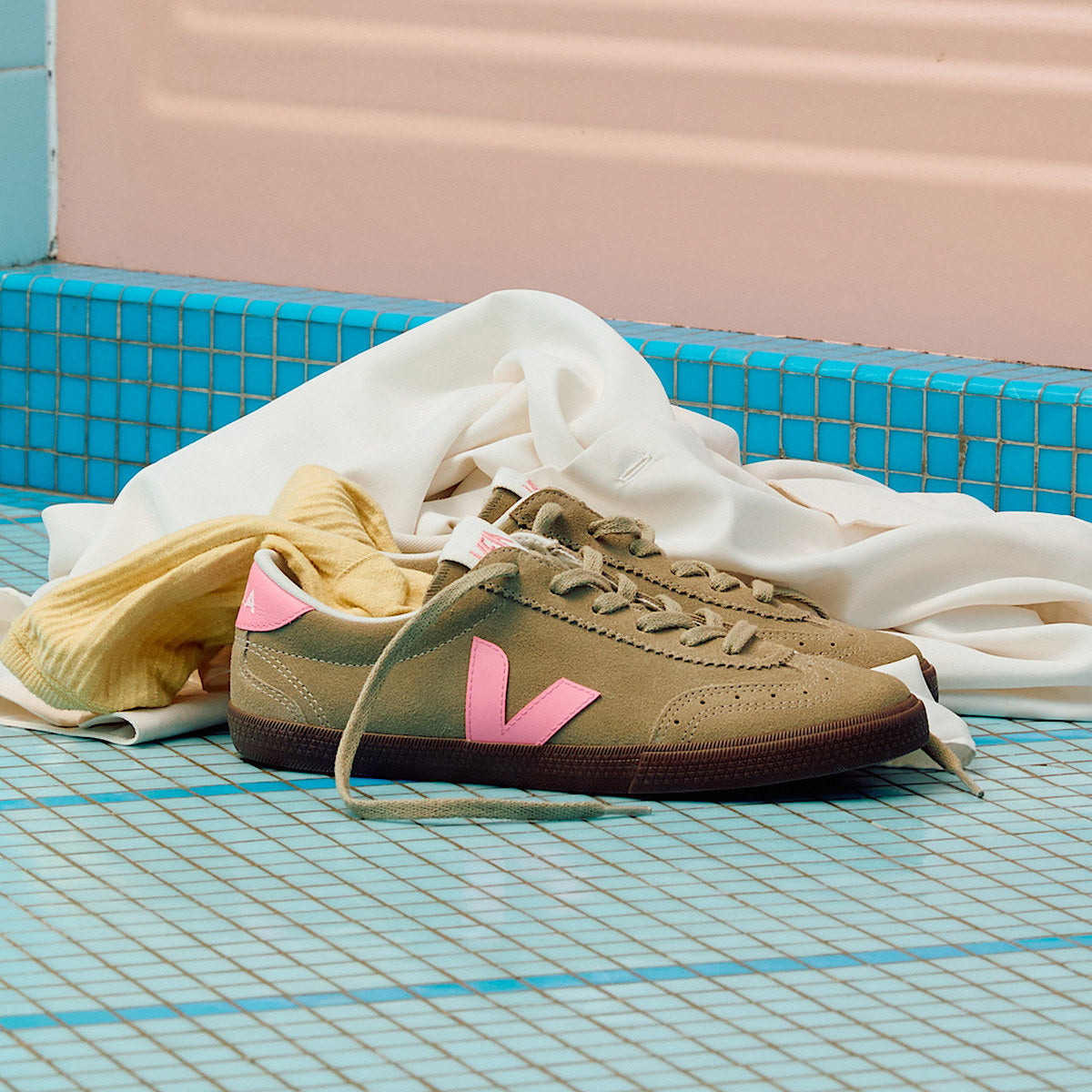 VEJA Volley Suede Taupe Malibu Bark - Image 4