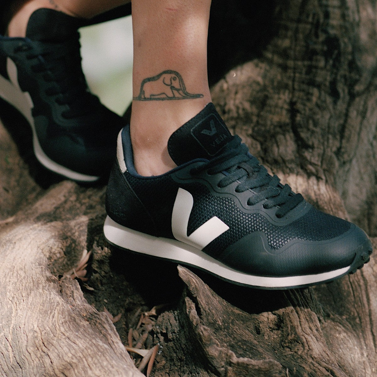 VEJA Sdu B-MESH Black White - Image 4