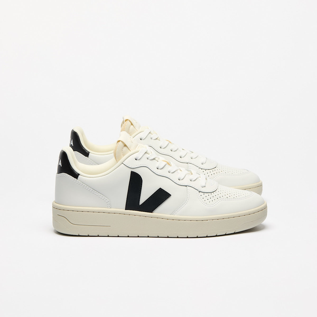 VEJA V-10 Leather White Black