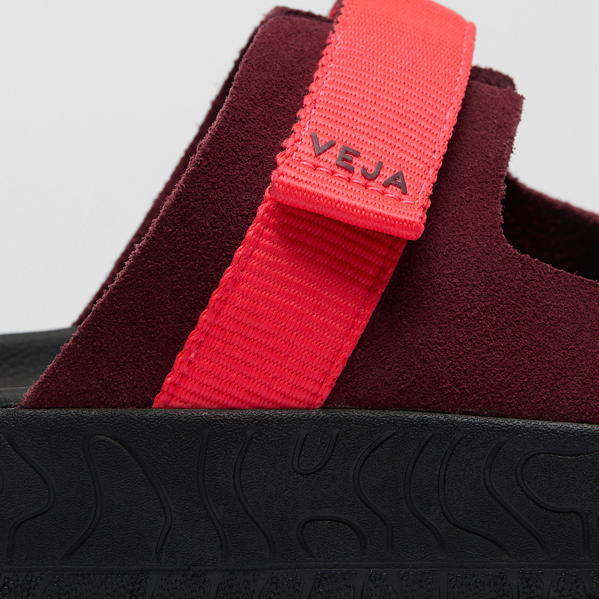 VEJA Arpoador Suede Amarante Rose Fluo Black - Image 4