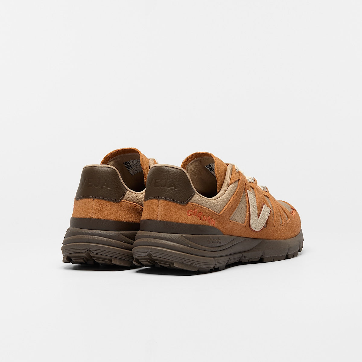 VEJA Salar Alveomesh x Carnan Umber - Image 3