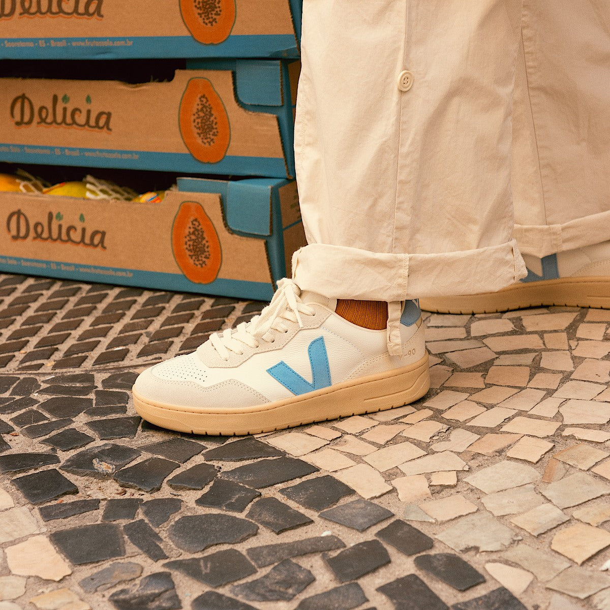 VEJA V-90 Leather White Aqua Natural - Image 4