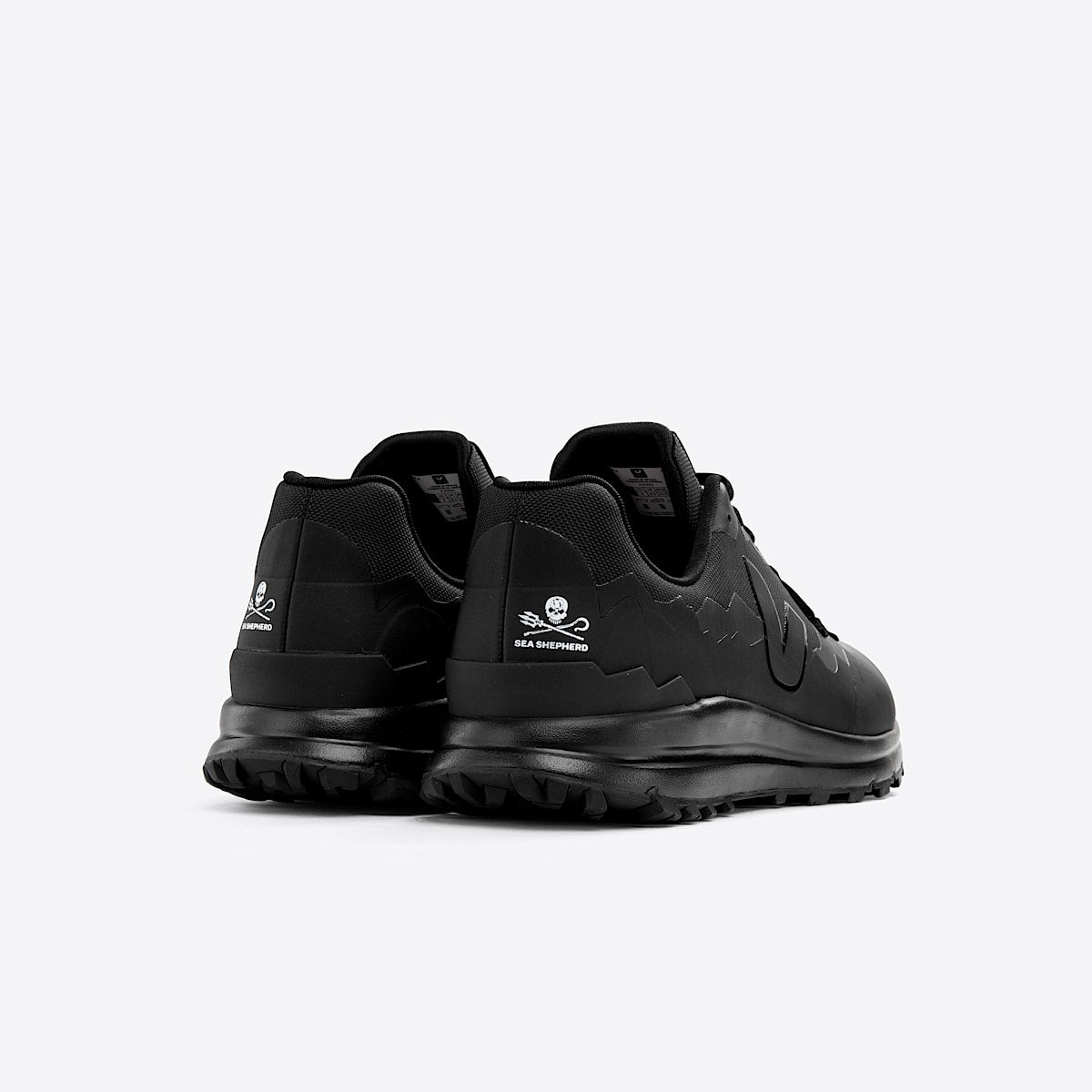 VEJA Fitz Roy Trek-Shell x Sea Shepherd Full Black - Image 3