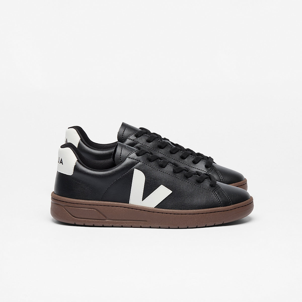 VEJA Urca CWL Black White