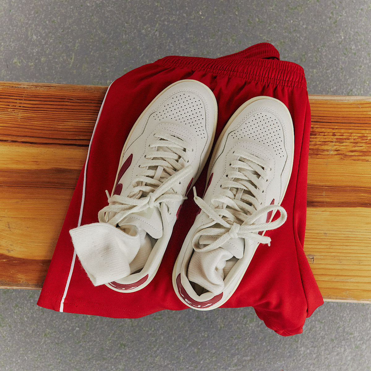 VEJA V-90 Leather White Marsala - Image 4