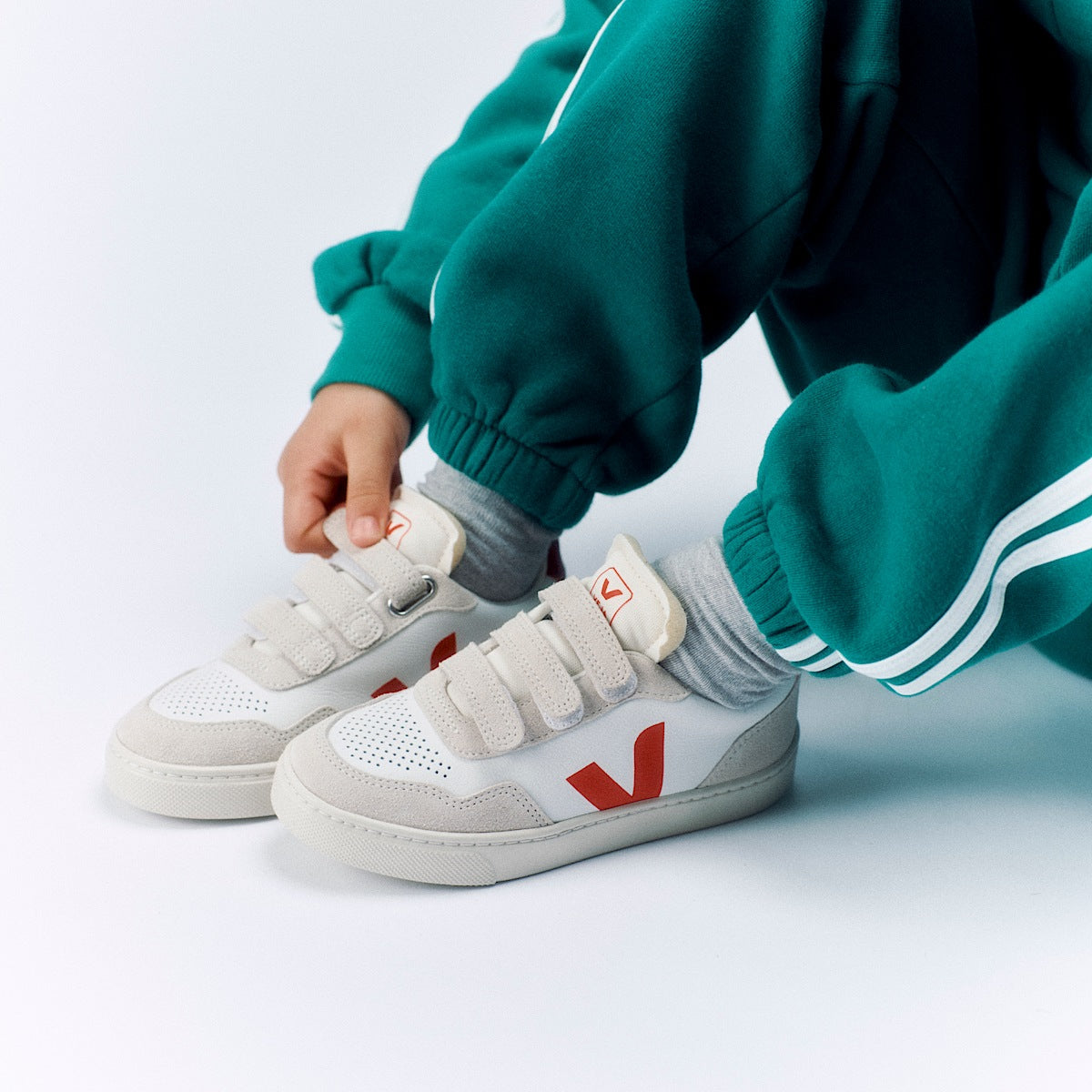 VEJA V-90 Leather White Pekin - Image 4