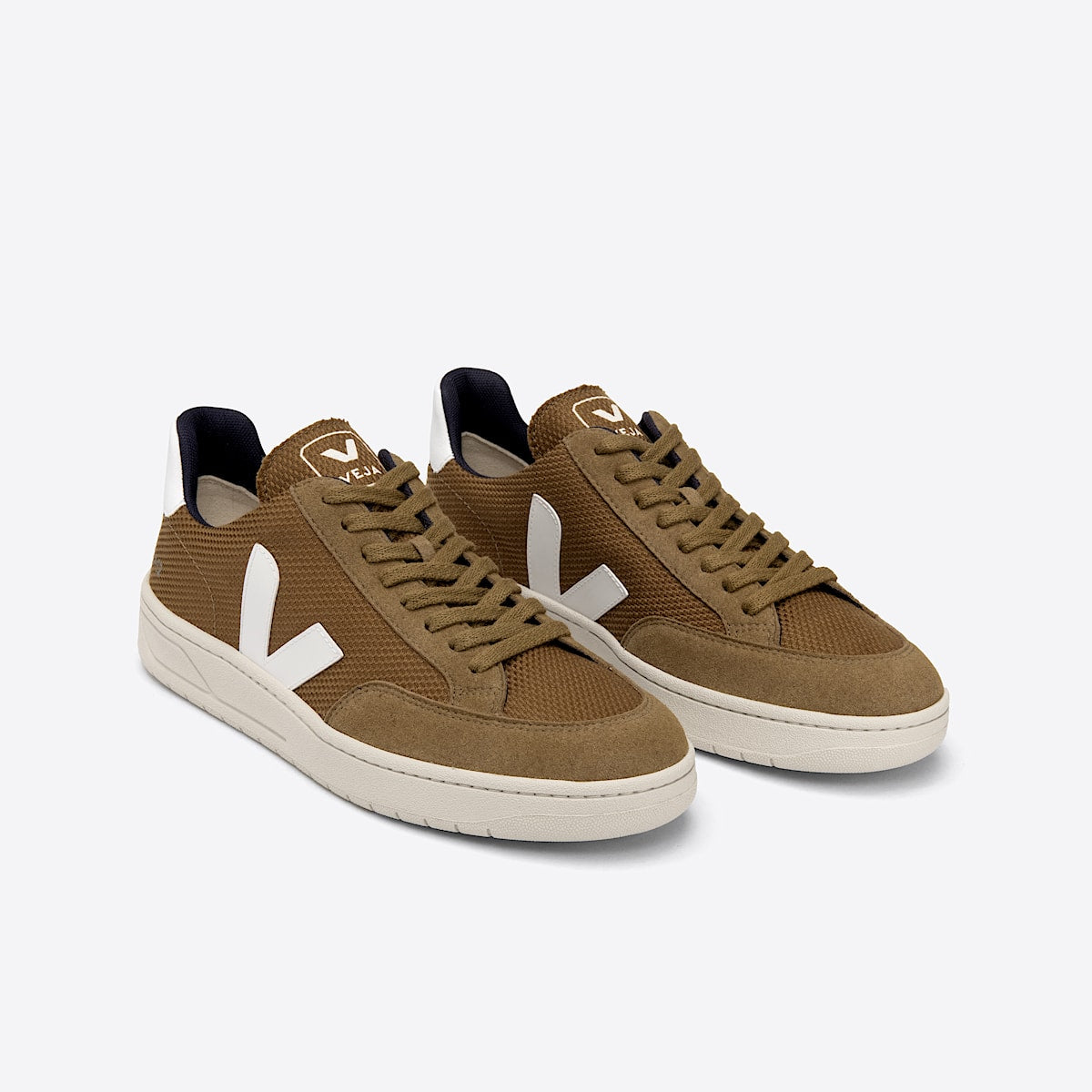 VEJA V-12 Vegan B-MESH Tent White - Image 2