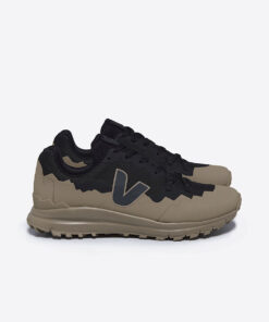 VEJA Fitz Roy Trek-Shell Black Grafite Dune
