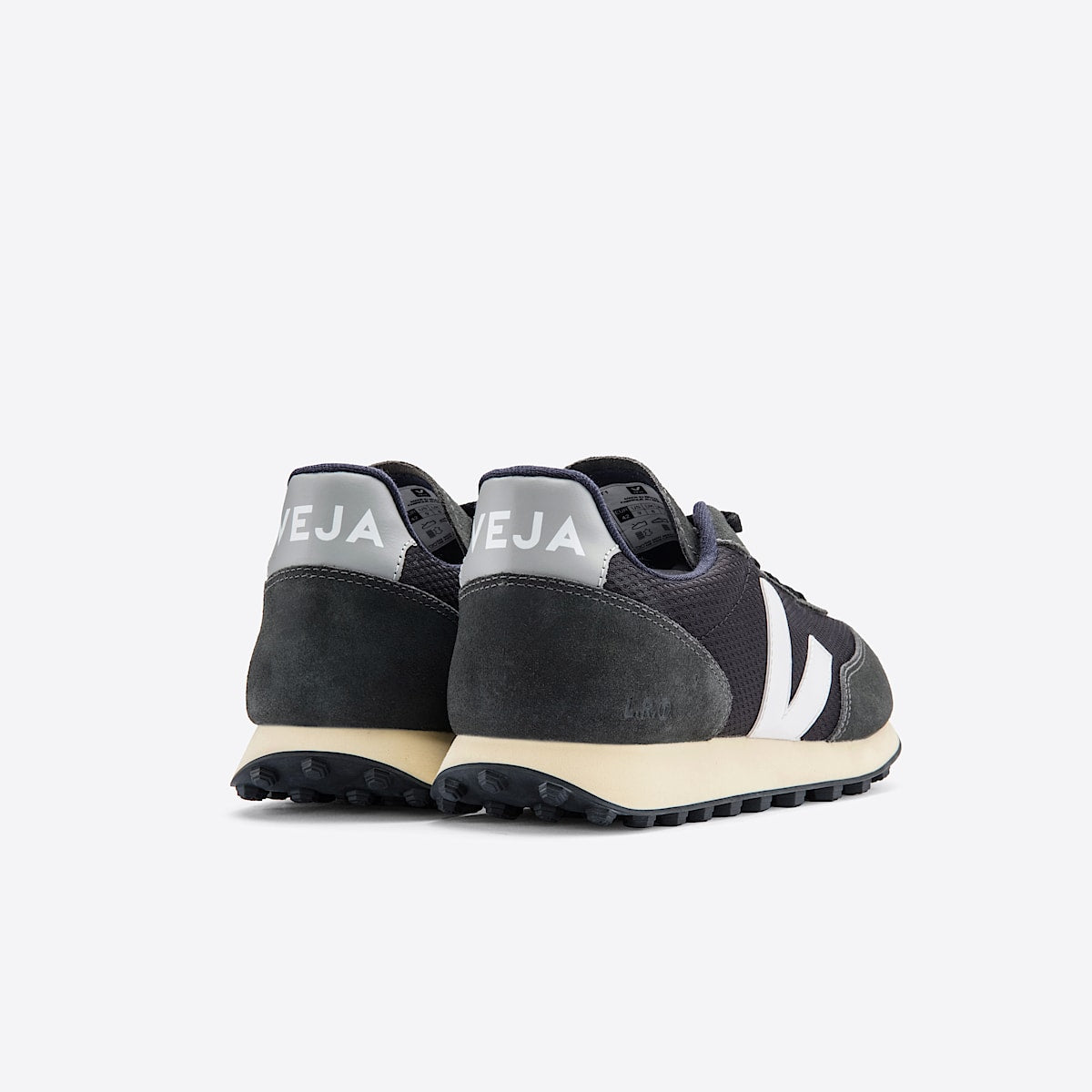 VEJA Rio Branco Alveomesh Black White Oxford Grey - Image 3