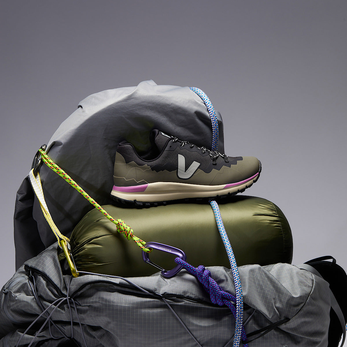 VEJA Fitz Roy Trek-Shell Black Oxford Grey Kaki - Image 4