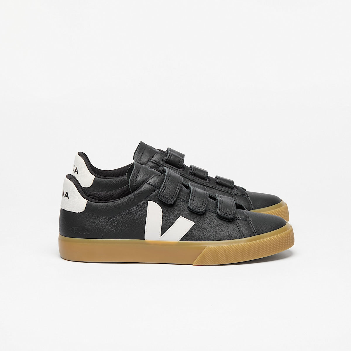 VEJA Recife Leather Black White