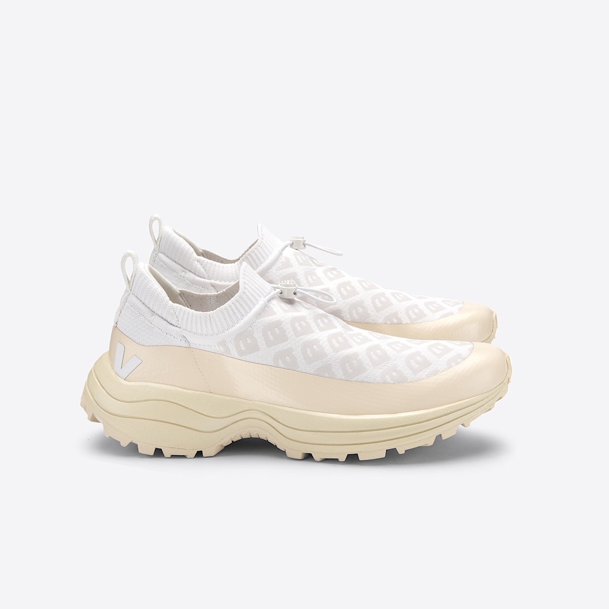 VEJA x Amelie Pichard White